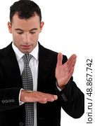 man flipping a coin. Стоковое фото, агентство Ingram Publishing / Фотобанк Лори