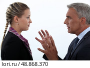 Women hypnotizing men. Стоковое фото, агентство Ingram Publishing / Фотобанк Лори