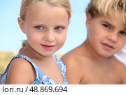 Children on a beach. Стоковое фото, агентство Ingram Publishing / Фотобанк Лори