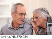 Smiling elderly couple at home. Стоковое фото, агентство Ingram Publishing / Фотобанк Лори
