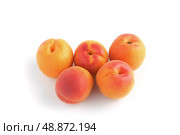Five peaches. Стоковое фото, агентство Ingram Publishing / Фотобанк Лори
