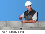 craftsman taking measurements. Стоковое фото, агентство Ingram Publishing / Фотобанк Лори