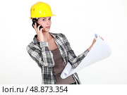 A foreman on the phone going over the plans. Стоковое фото, агентство Ingram Publishing / Фотобанк Лори