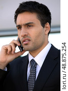 Businessman using a cellphone. Стоковое фото, агентство Ingram Publishing / Фотобанк Лори