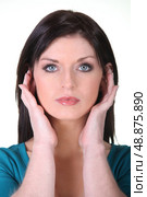Woman covering her ears. Стоковое фото, агентство Ingram Publishing / Фотобанк Лори
