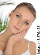 portrait of graceful blonde stroking her face. Стоковое фото, агентство Ingram Publishing / Фотобанк Лори