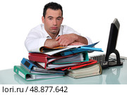An overworked office worker. Стоковое фото, агентство Ingram Publishing / Фотобанк Лори