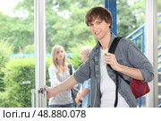Student leaving through door. Стоковое фото, агентство Ingram Publishing / Фотобанк Лори