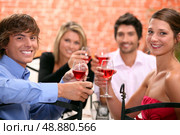 2 couples enjoying meal. Стоковое фото, агентство Ingram Publishing / Фотобанк Лори