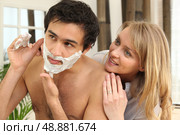 Watching boyfriend shave. Стоковое фото, агентство Ingram Publishing / Фотобанк Лори