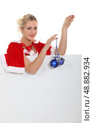 Blond woman with Christmas outfit. Стоковое фото, агентство Ingram Publishing / Фотобанк Лори