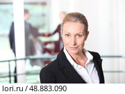 Blonde woman in front of rail. Стоковое фото, агентство Ingram Publishing / Фотобанк Лори