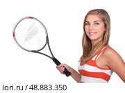 Female teenager holding tennis racket. Стоковое фото, агентство Ingram Publishing / Фотобанк Лори