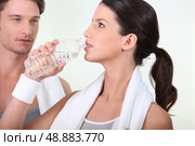 Woman drinking after a workout. Стоковое фото, агентство Ingram Publishing / Фотобанк Лори