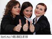 Businesswomen giving the thumb’s up. Стоковое фото, агентство Ingram Publishing / Фотобанк Лори