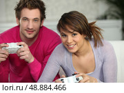 Couple having fun playing video games. Стоковое фото, агентство Ingram Publishing / Фотобанк Лори