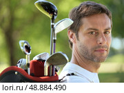 Man carrying golf bag. Стоковое фото, агентство Ingram Publishing / Фотобанк Лори