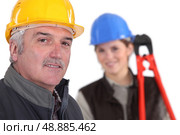 Manual worker and young female assistant. Стоковое фото, агентство Ingram Publishing / Фотобанк Лори