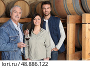 Winemaker giving a tour. Стоковое фото, агентство Ingram Publishing / Фотобанк Лори