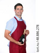 Waiter offering champagne. Стоковое фото, агентство Ingram Publishing / Фотобанк Лори