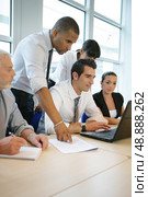 Co-workers working together on a project. Стоковое фото, агентство Ingram Publishing / Фотобанк Лори