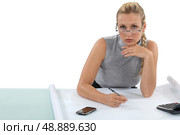 Blond designer drawing. Стоковое фото, агентство Ingram Publishing / Фотобанк Лори