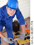 Plumber preparing pipe on work bench. Стоковое фото, агентство Ingram Publishing / Фотобанк Лори