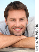 smiling man with stubble. Стоковое фото, агентство Ingram Publishing / Фотобанк Лори