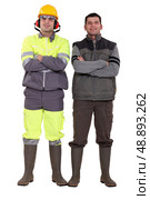 duo of craftsmen posing cross-armed. Стоковое фото, агентство Ingram Publishing / Фотобанк Лори