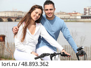 Couple cycling. Стоковое фото, агентство Ingram Publishing / Фотобанк Лори