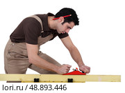 Carpenter using a plane. Стоковое фото, агентство Ingram Publishing / Фотобанк Лори