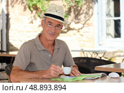 senior citizen sipping his coffee in terrace cafe. Стоковое фото, агентство Ingram Publishing / Фотобанк Лори