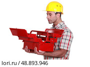 Man looking at empty tool box. Стоковое фото, агентство Ingram Publishing / Фотобанк Лори