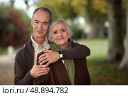 Old couple walking through park. Стоковое фото, агентство Ingram Publishing / Фотобанк Лори