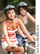 Two girls on a bicycle. Стоковое фото, агентство Ingram Publishing / Фотобанк Лори