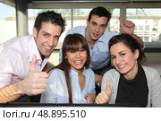 Office workers giving a thumbs up. Стоковое фото, агентство Ingram Publishing / Фотобанк Лори