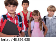 Children with backpacks. Стоковое фото, агентство Ingram Publishing / Фотобанк Лори