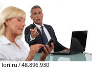 Businessman criticising his colleague. Стоковое фото, агентство Ingram Publishing / Фотобанк Лори