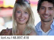 Attractive couple stood by market. Стоковое фото, агентство Ingram Publishing / Фотобанк Лори