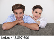 young and relaxed couple in lounge. Стоковое фото, агентство Ingram Publishing / Фотобанк Лори