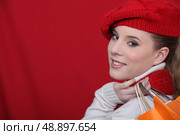Woman holding shopping bags. Стоковое фото, агентство Ingram Publishing / Фотобанк Лори