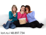 Girls watching a film. Стоковое фото, агентство Ingram Publishing / Фотобанк Лори