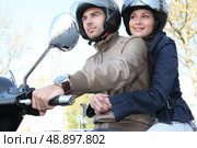 Couple commuting to work. Стоковое фото, агентство Ingram Publishing / Фотобанк Лори