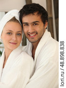 Young couple smiling wearing bathrobe. Стоковое фото, агентство Ingram Publishing / Фотобанк Лори
