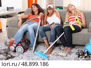 Fed up of housework. Стоковое фото, агентство Ingram Publishing / Фотобанк Лори