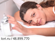 portrait of a woman in bed. Стоковое фото, агентство Ingram Publishing / Фотобанк Лори