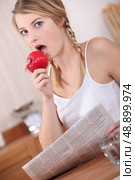 Caught eating my apple. Стоковое фото, агентство Ingram Publishing / Фотобанк Лори