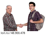 Men handshaking. Стоковое фото, агентство Ingram Publishing / Фотобанк Лори