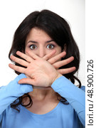 Woman hiding her mouth. Стоковое фото, агентство Ingram Publishing / Фотобанк Лори
