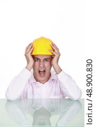 Engineer screaming in anger. Стоковое фото, агентство Ingram Publishing / Фотобанк Лори